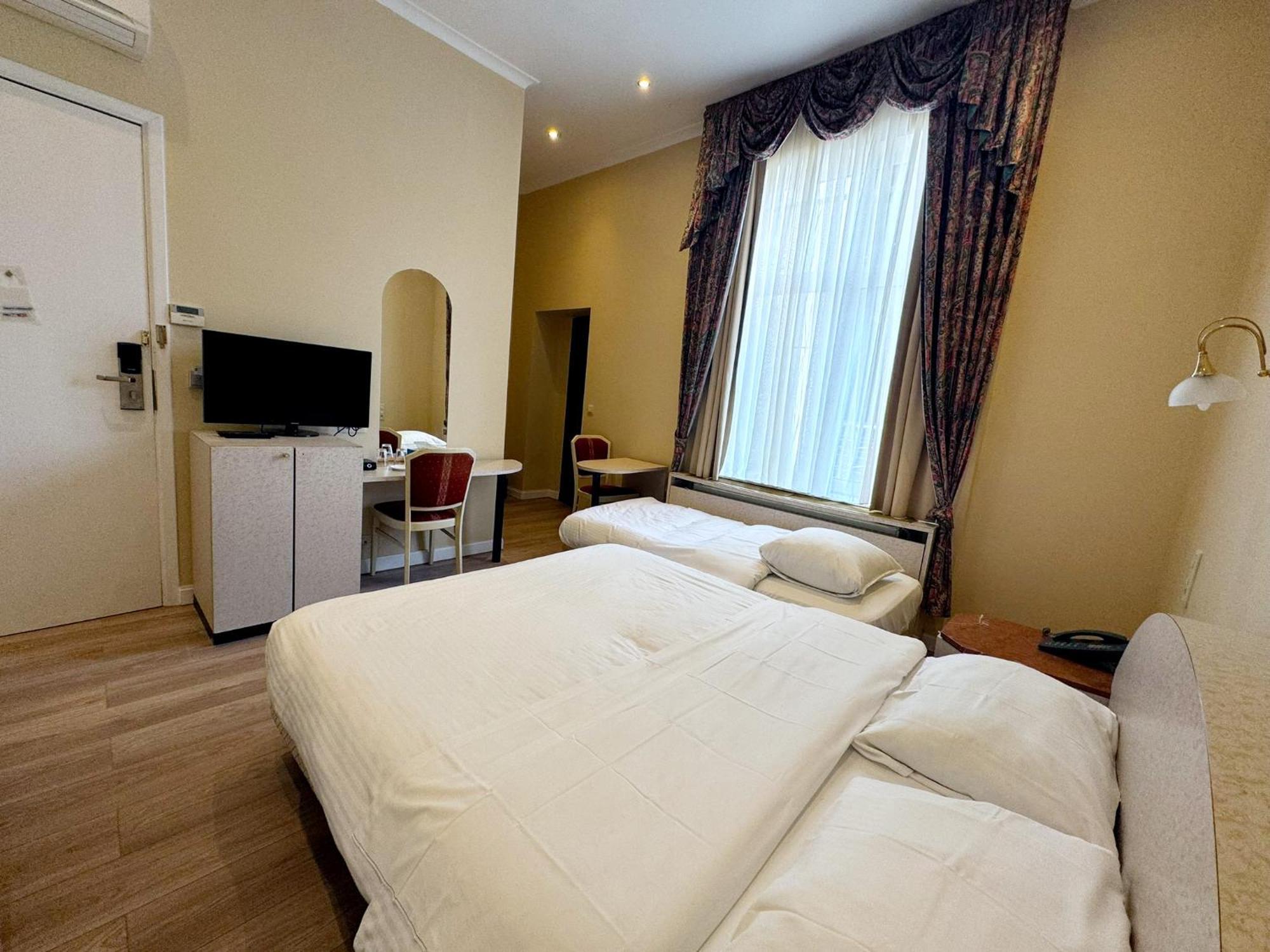 Hotel L'Auberge Du Souverain Auderghem Экстерьер фото
