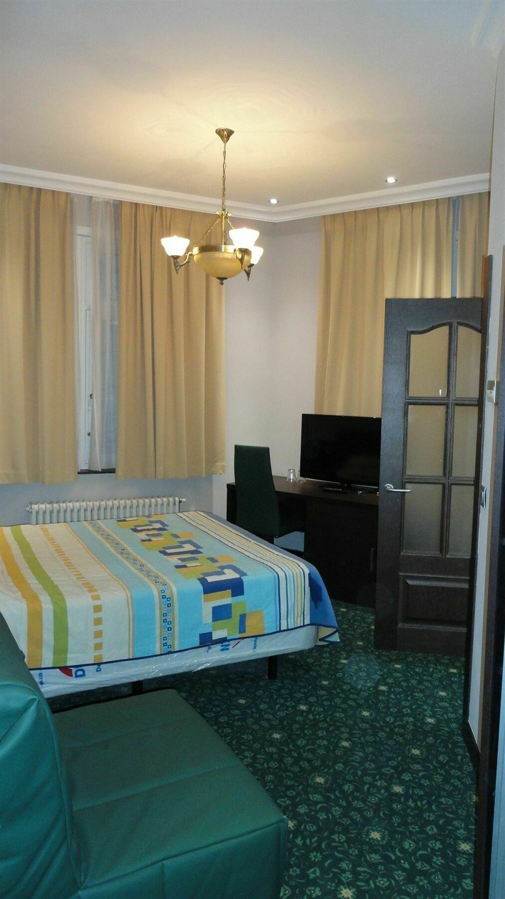 Hotel L'Auberge Du Souverain Auderghem Экстерьер фото