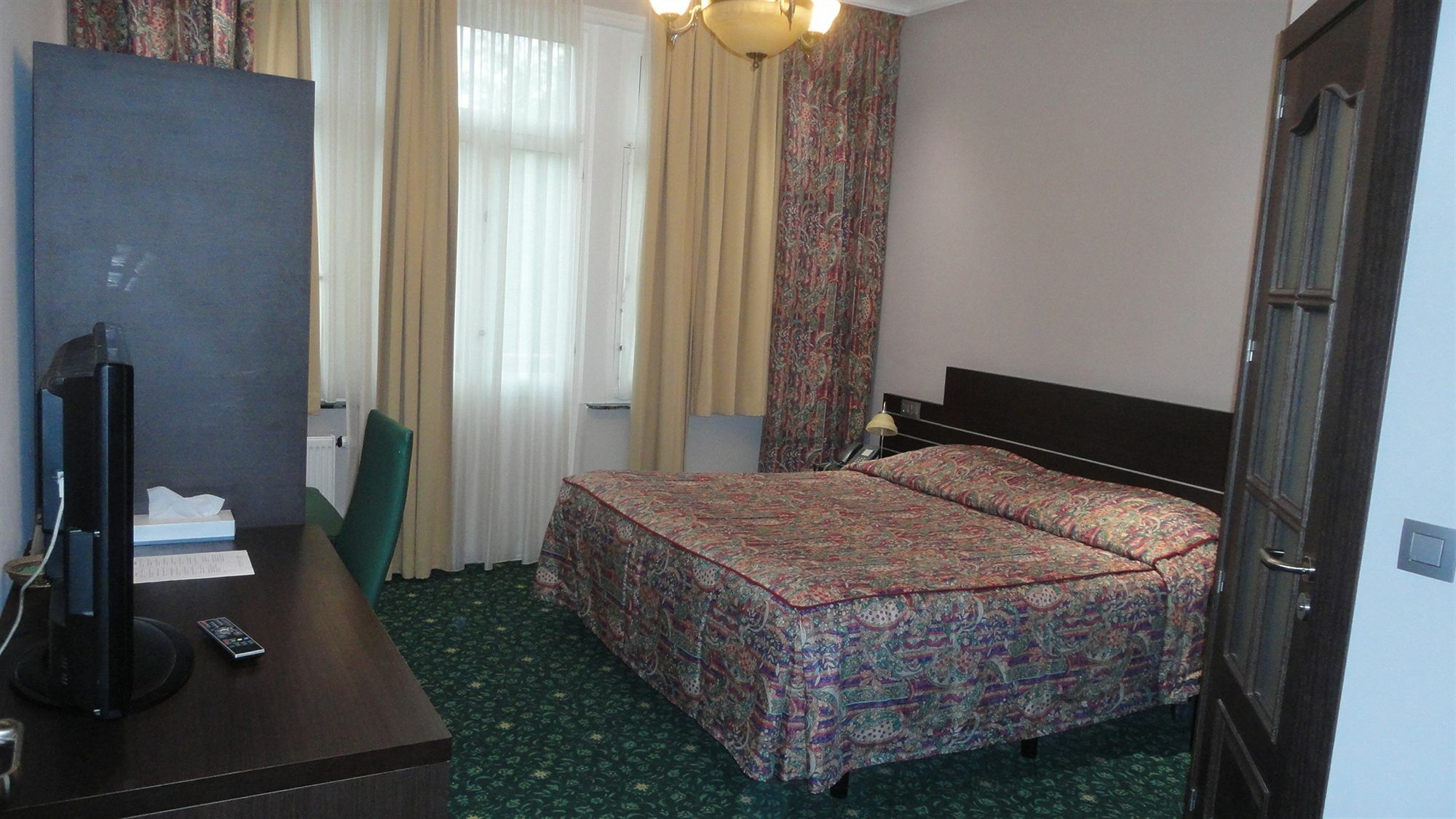 Hotel L'Auberge Du Souverain Auderghem Экстерьер фото