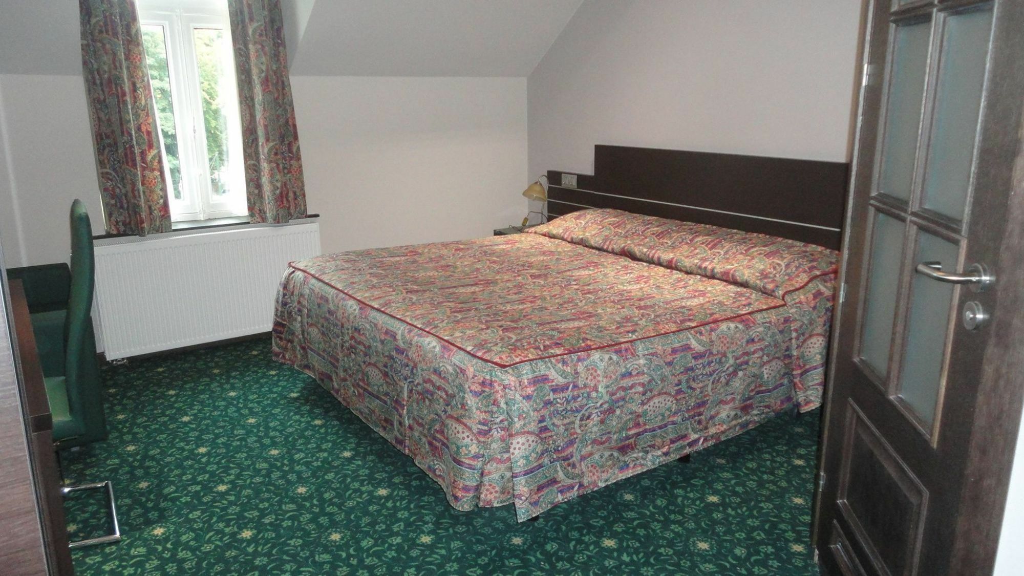 Hotel L'Auberge Du Souverain Auderghem Экстерьер фото